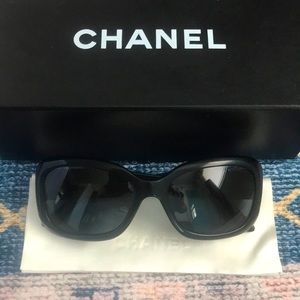 Classic double C Chanel logo sunglasses in black